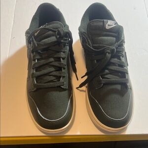 Nike Men’s Low-Top Sneakers in Dark Green and White